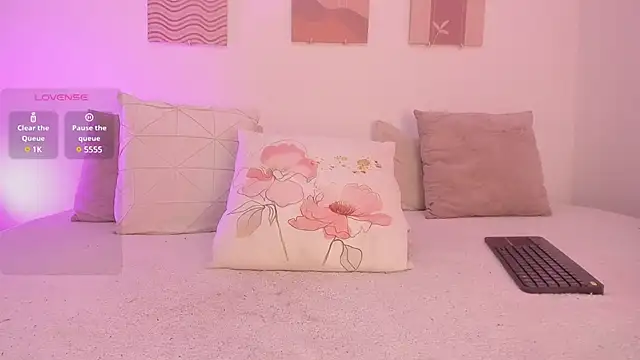 Snapshot of Mia_Heartt chatting on 02/09/25, 07:19 Mia Heartt online show from 02/09/25, 07:19