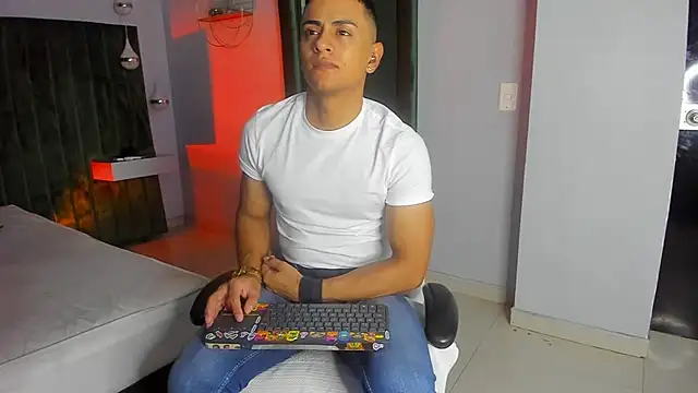 Lucii fer  online show from 11/12/25, 11:43