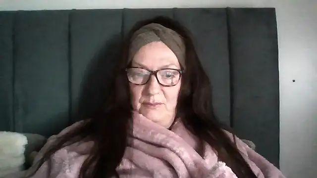 Snapshot of Tillieuk chatting on 06/01/26, 01:24 Tillieuk online show from 06/01/26, 01:24