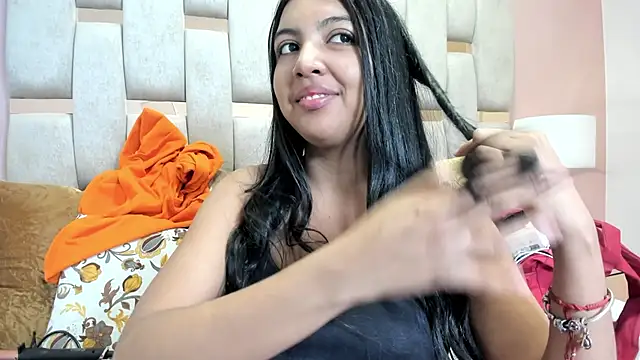 nicole fisherr online show from 10/10/25, 04:00