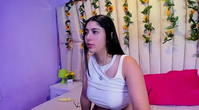 Lucy Anall  online show from 02/09/25, 01:00