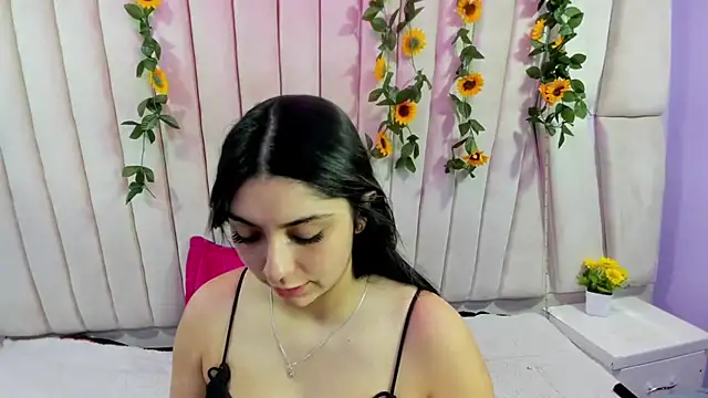 Lucy Anall  online show from 10/03/25, 07:33