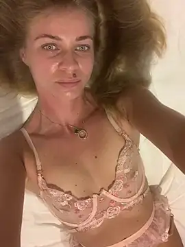 Snapshot of -OliWow- chatting on 01/12/25, 01:48 -OliWow- online show from 01/12/25, 01:48