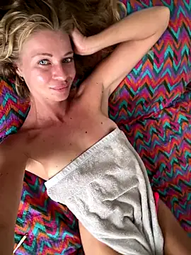 -OliWow- online show from 12/18/25, 08:42