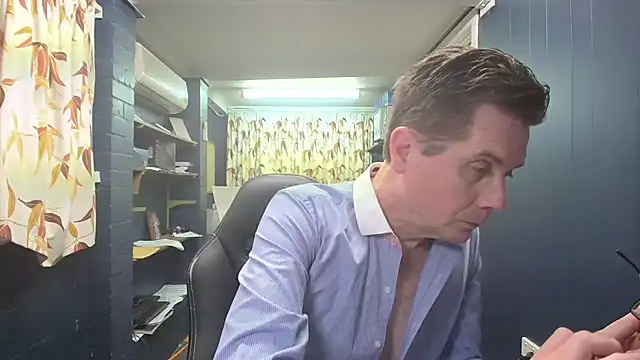 tilobinder online show from 10/31/25, 01:45