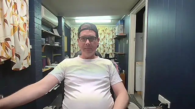 tilobinder online show from 12/19/25, 10:11