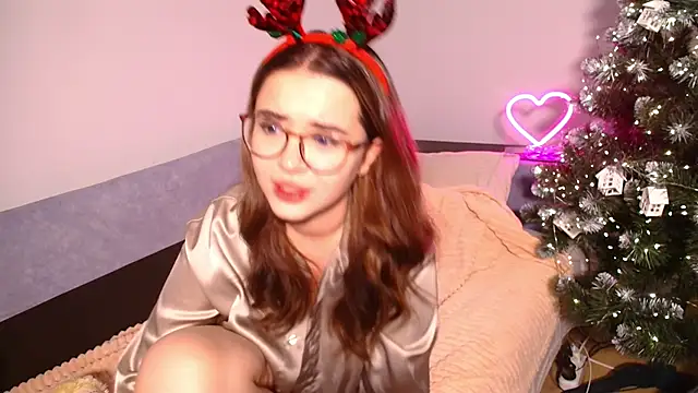 CutiePie3 online show from 12/25/24, 10:59