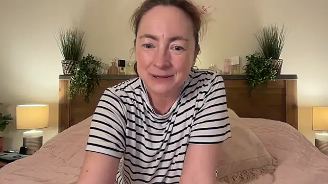 LouiseTswing online show from 12/12/24, 02:44