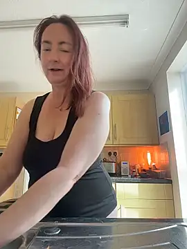 LouiseTswing online show from 05/01/26, 08:41