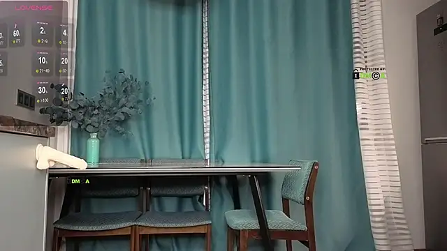 Snapshot of Your_dream_Alice chatting on 03/22/25, 05:41 Your dream Alice online show from 03/22/25, 05:41