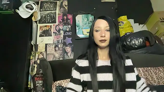 MissMidnightUK online show from 10/21/25, 10:10