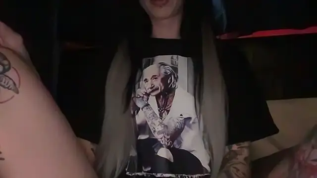 MissMidnightUK online show from 01/13/26, 04:12