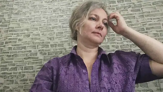 EdithManning online show from 10/27/25, 07:23