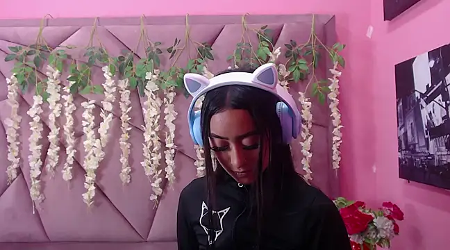 Snapshot of Miaa_Thopmson chatting on 02/19/25, 04:12 Miaa Thopmson online show from 02/19/25, 04:12