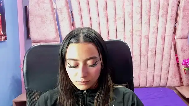 Snapshot of Miaa_Thopmson chatting on 09/19/25, 07:25 Miaa Thopmson online show from 09/19/25, 07:25