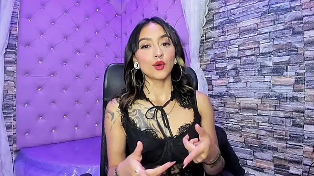 Snapshot of Miaa_Thopmson chatting on 10/21/25, 03:57 Miaa Thopmson online show from 10/21/25, 03:57