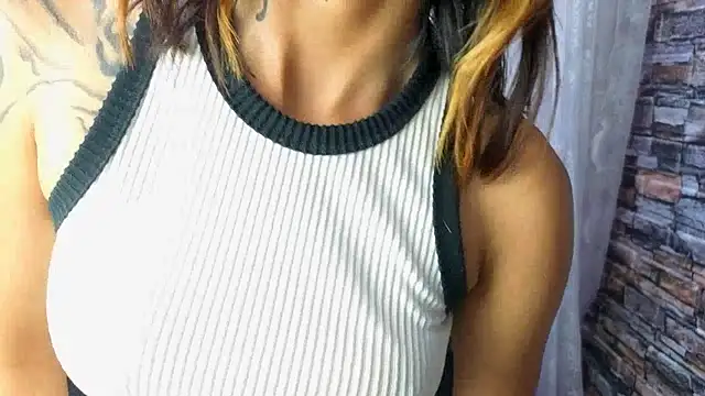 Snapshot of Miaa_Thopmson chatting on 11/08/25, 08:40 Miaa Thopmson online show from 11/08/25, 08:40