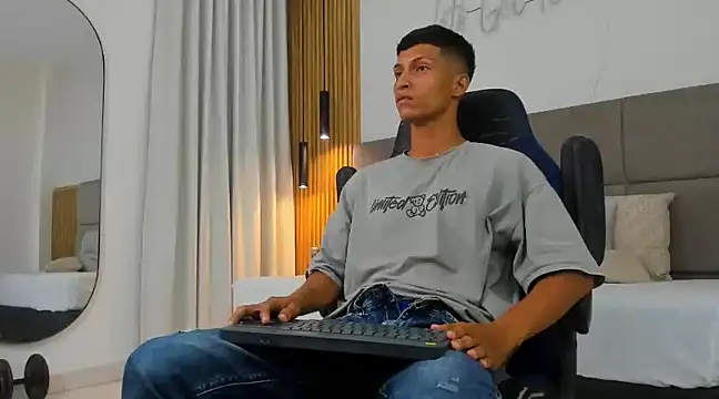 wolf james123 online show from 02/04/25, 02:39