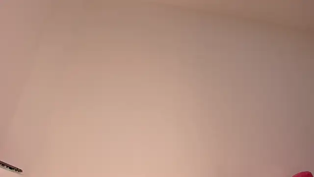 Snapshot of iluy_ chatting on 12/23/24, 10:42 iluy  online show from 12/23/24, 10:42