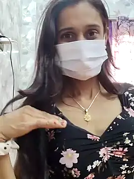 Snapshot of Oleevia chatting on 12/19/24, 10:45 Oleevia online show from 12/19/24, 10:45