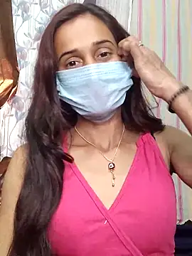 Snapshot of Oleevia chatting on 03/07/25, 09:07 Oleevia online show from 03/07/25, 09:07