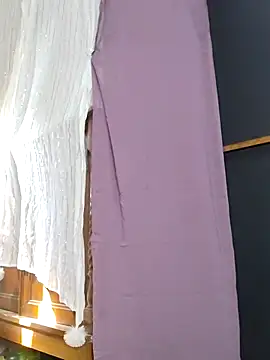 Snapshot of Oleevia chatting on 03/13/25, 08:37 Oleevia online show from 03/13/25, 08:37