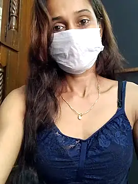 Snapshot of Oleevia chatting on 09/15/25, 09:31 Oleevia online show from 09/15/25, 09:31