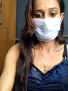 Snapshot of Oleevia chatting on 11/17/25, 05:46 Oleevia online show from 11/17/25, 05:46