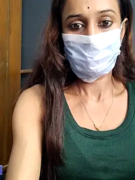 Snapshot of Oleevia chatting on 11/18/25, 07:46 Oleevia online show from 11/18/25, 07:46