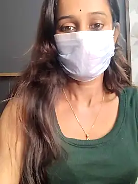 Snapshot of Oleevia chatting on 11/21/25, 09:19 Oleevia online show from 11/21/25, 09:19