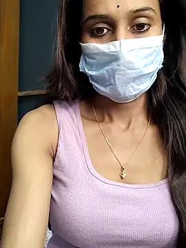 Snapshot of Oleevia chatting on 11/24/25, 07:52 Oleevia online show from 11/24/25, 07:52