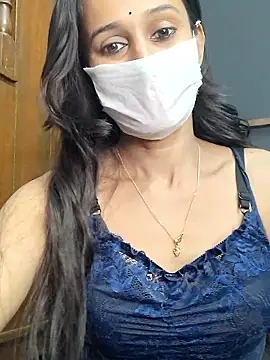 Snapshot of Oleevia chatting on 12/18/25, 08:53 Oleevia online show from 12/18/25, 08:53