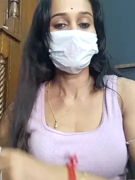 Snapshot of Oleevia chatting on 12/19/25, 08:32 Oleevia online show from 12/19/25, 08:32