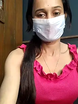 Snapshot of Oleevia chatting on 02/07/26, 08:51 Oleevia online show from 02/07/26, 08:51