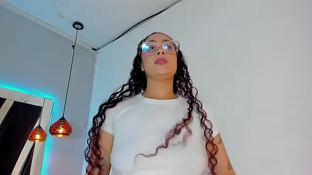 Snapshot of antonelllepiercee chatting on 01/17/25, 11:38 antonelllepiercee online show from 01/17/25, 11:38