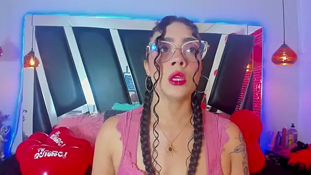 Snapshot of antonelllepiercee chatting on 02/15/25, 11:28 antonelllepiercee online show from 02/15/25, 11:28