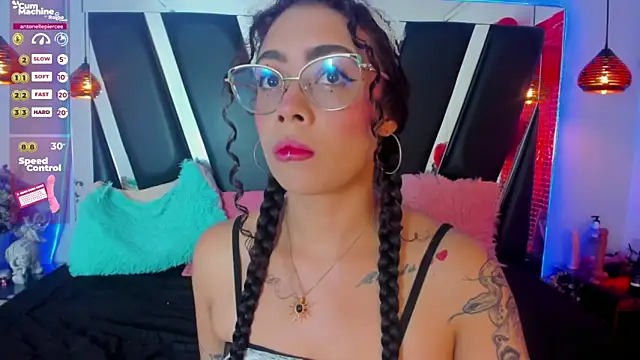 Snapshot of antonelllepiercee chatting on 02/16/25, 10:43 antonelllepiercee online show from 02/16/25, 10:43
