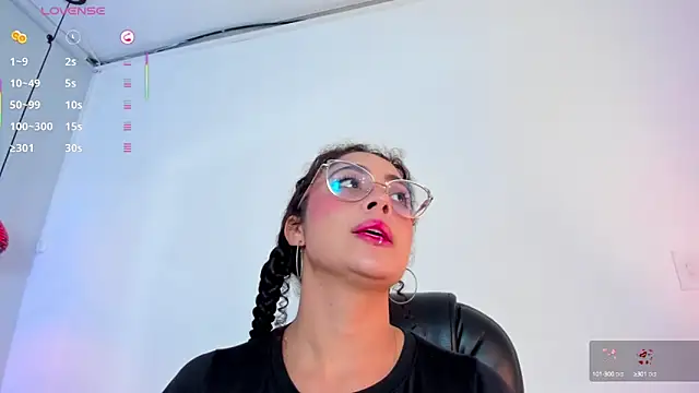 Snapshot of antonelllepiercee chatting on 03/08/25, 02:51 antonelllepiercee online show from 03/08/25, 02:51