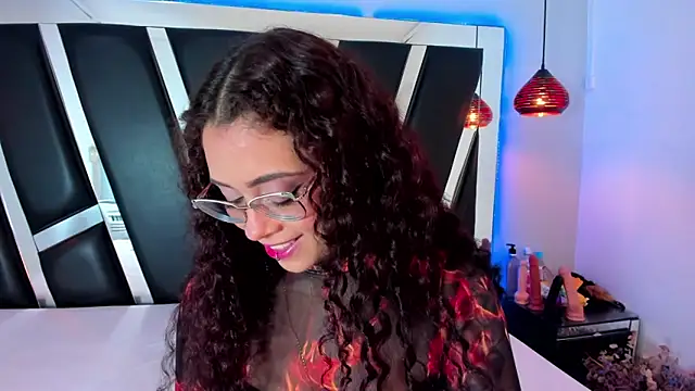 Snapshot of antonelllepiercee chatting on 03/14/25, 11:23 antonelllepiercee online show from 03/14/25, 11:23