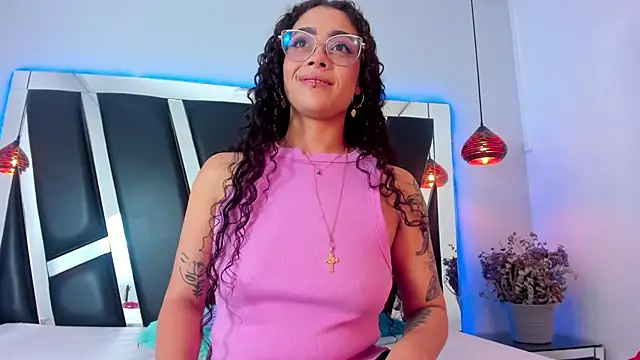 Snapshot of antonelllepiercee chatting on 03/16/25, 11:38 antonelllepiercee online show from 03/16/25, 11:38