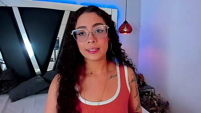 Snapshot of antonelllepiercee chatting on 03/17/25, 11:42 antonelllepiercee online show from 03/17/25, 11:42