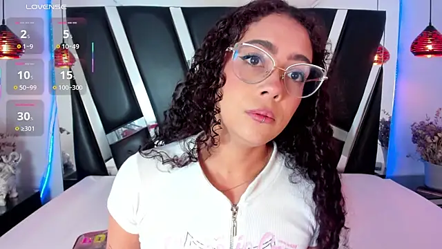 Snapshot of antonelllepiercee chatting on 03/22/25, 11:32 antonelllepiercee online show from 03/22/25, 11:32