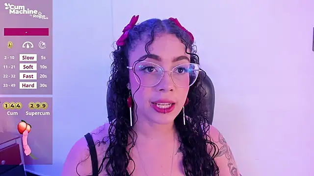 Snapshot of antonelllepiercee chatting on 09/10/25, 11:32 antonelllepiercee online show from 09/10/25, 11:32