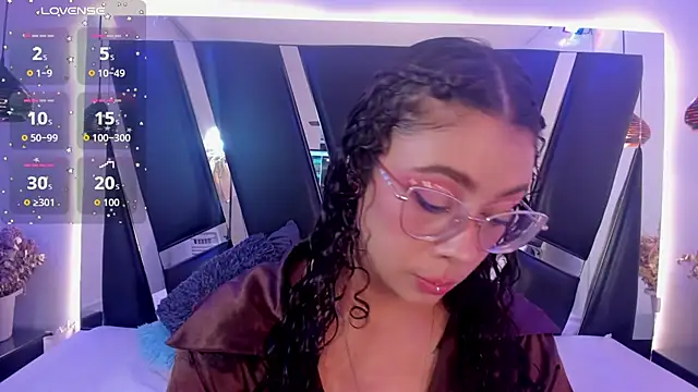 Snapshot of antonelllepiercee chatting on 09/18/25, 11:34 antonelllepiercee online show from 09/18/25, 11:34