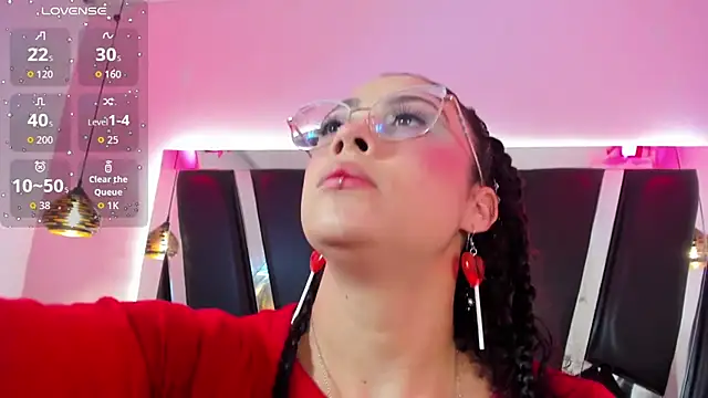 Snapshot of antonelllepiercee chatting on 09/30/25, 11:37 antonelllepiercee online show from 09/30/25, 11:37