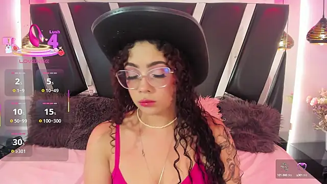 Snapshot of antonelllepiercee chatting on 10/05/25, 10:57 antonelllepiercee online show from 10/05/25, 10:57