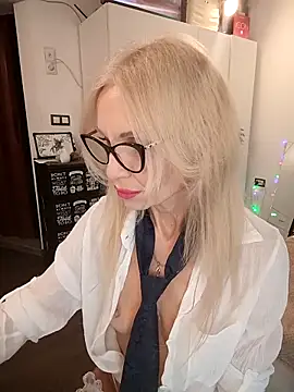 Mila Lovi online show from 02/13/26, 10:44