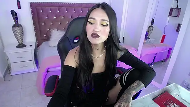 Snapshot of amelierouss chatting on 02/03/25, 04:41 amelierouss online show from 02/03/25, 04:41