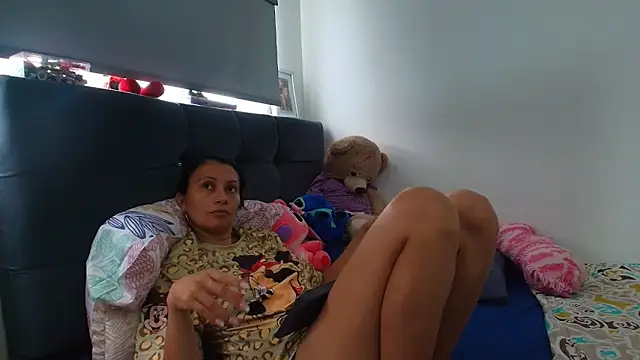 gracekelly12 online show from 10/23/25, 01:43