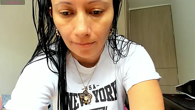 gracekelly12 online show from 11/23/25, 03:34